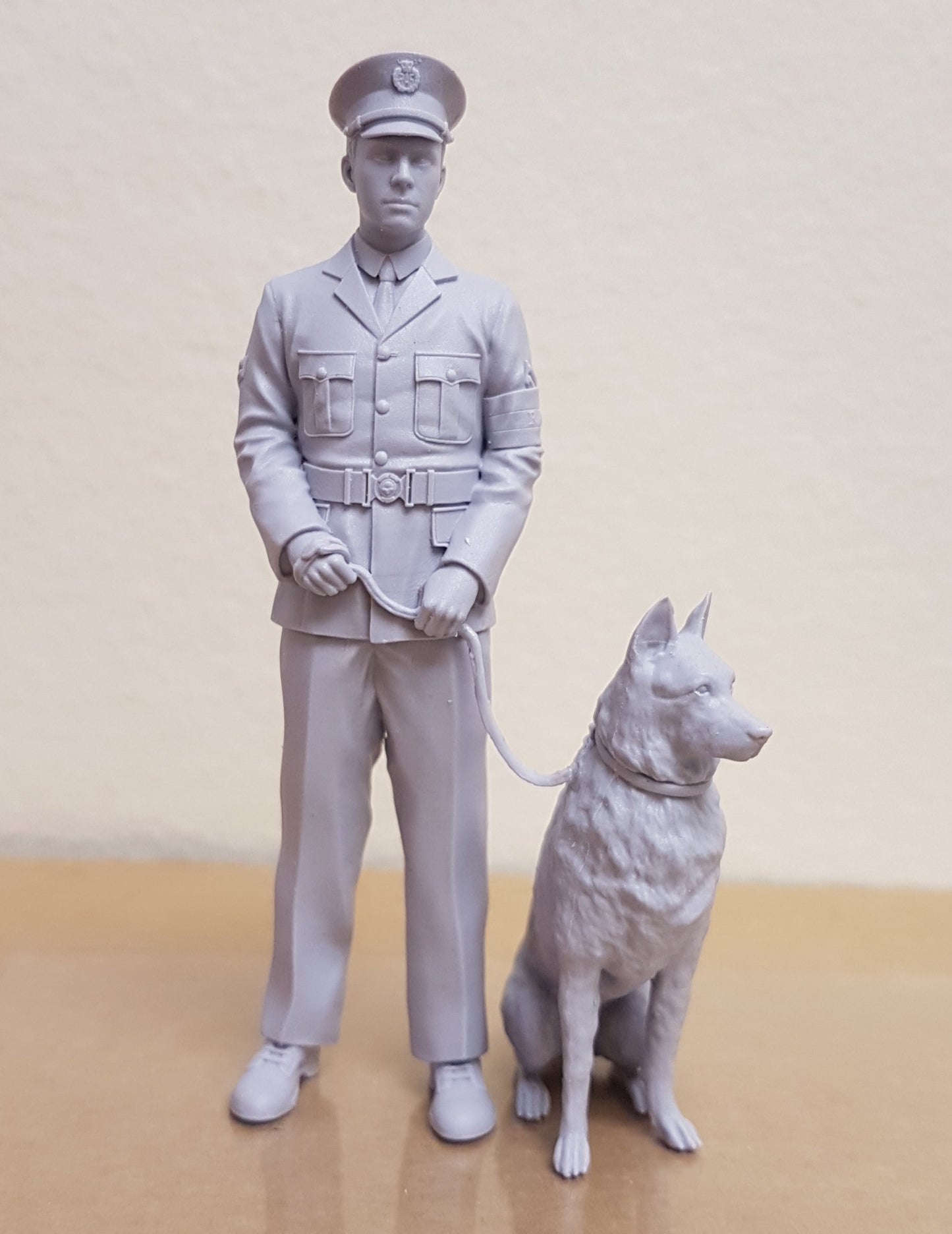 RAF Police Dog Handler with German Shepherd - 1/24th Scale (75mm Scale) KFS-356