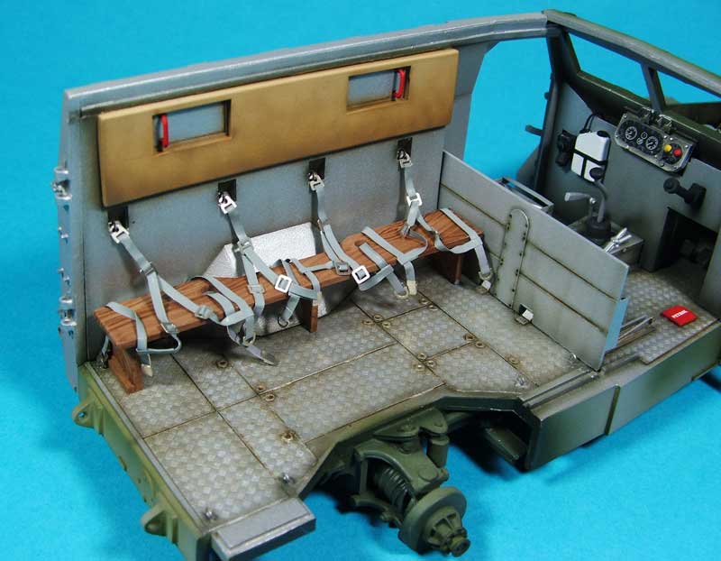 TQ-FV1611 4x4 Humber Pig MK2 Internal Security APC - 1/24th Scale KFS-148 (FV1611)