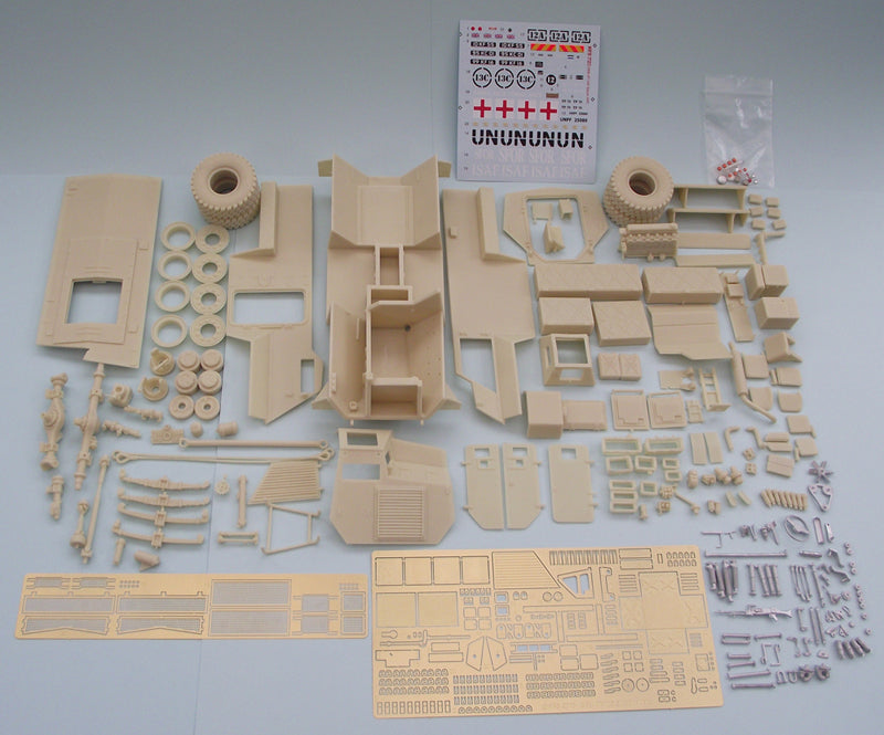 GKN AT-105 Saxon (GWR) APC - 1/24th Scale - KFS-256 (TQ212)