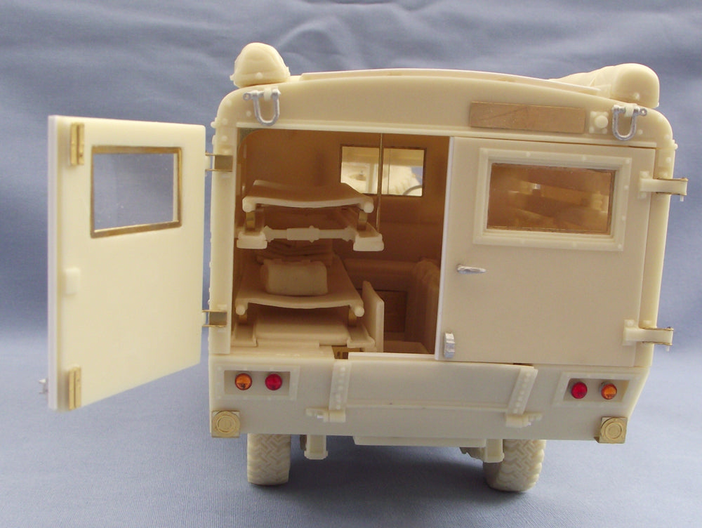 British Army RAMC Series 2A Ambulance (4x4 Truck) - 1/24th Scale - KFS-315 (TQ228)